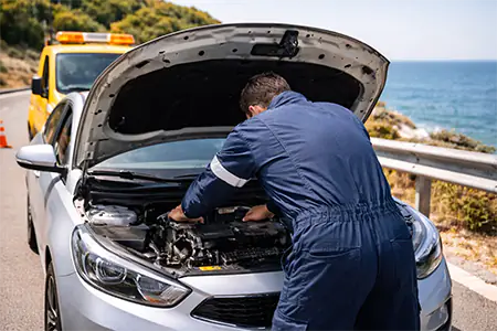 Εξυπηρέτηση πελατών της Motoland Rent a Car στη Λέρο